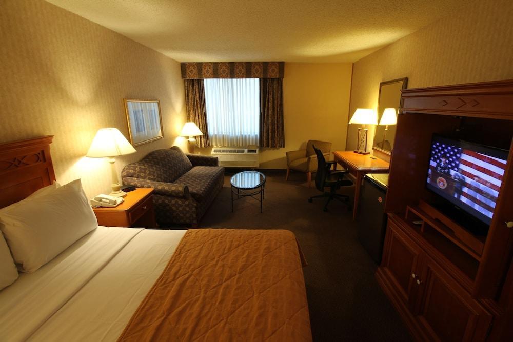 Clarion Hotel Park Central Dallas Exterior photo