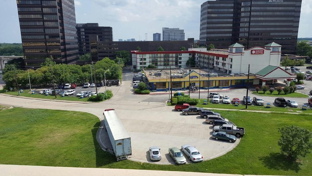 Clarion Hotel Park Central Dallas Exterior photo