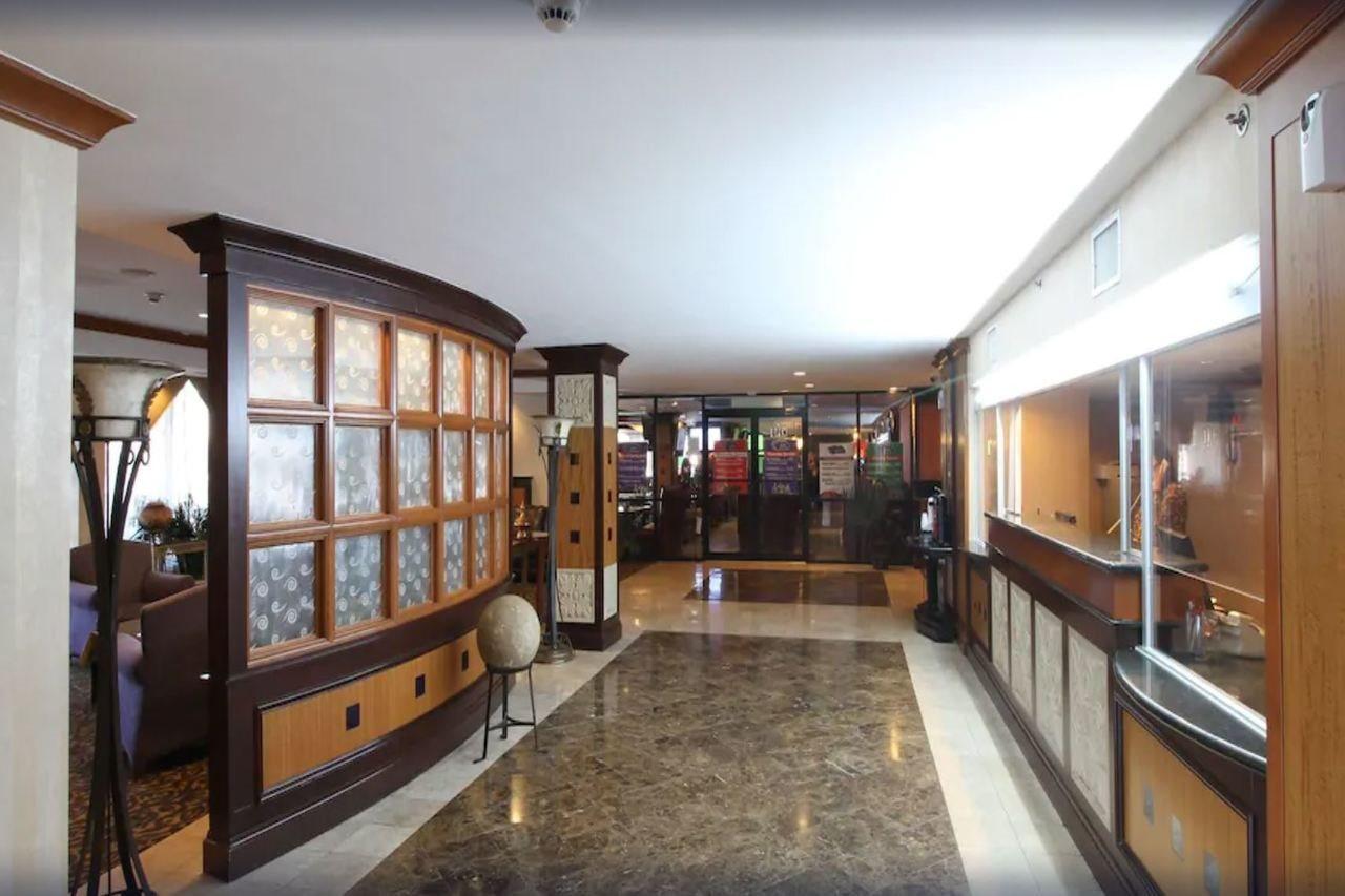 Clarion Hotel Park Central Dallas Exterior photo