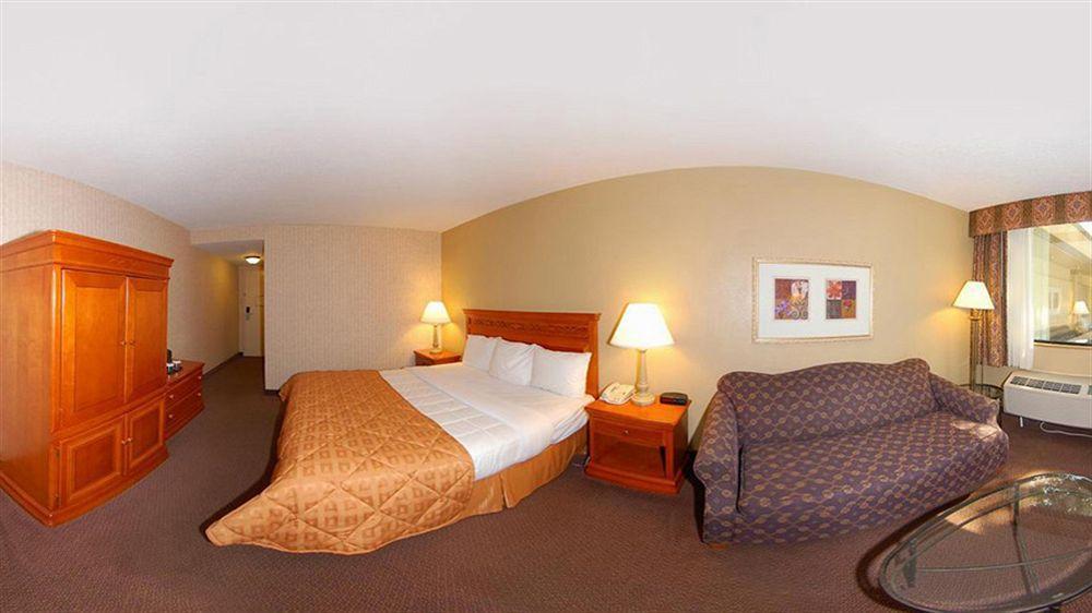 Clarion Hotel Park Central Dallas Exterior photo