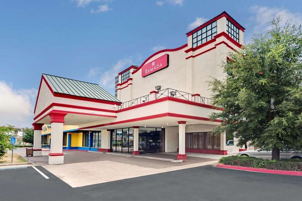Clarion Hotel Park Central Dallas Exterior photo